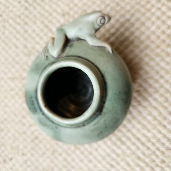 Carved Frog Matte Celadon Moss Green Glazed Studio Art Pottery Cabinet Vase - Picture 2 of 7
